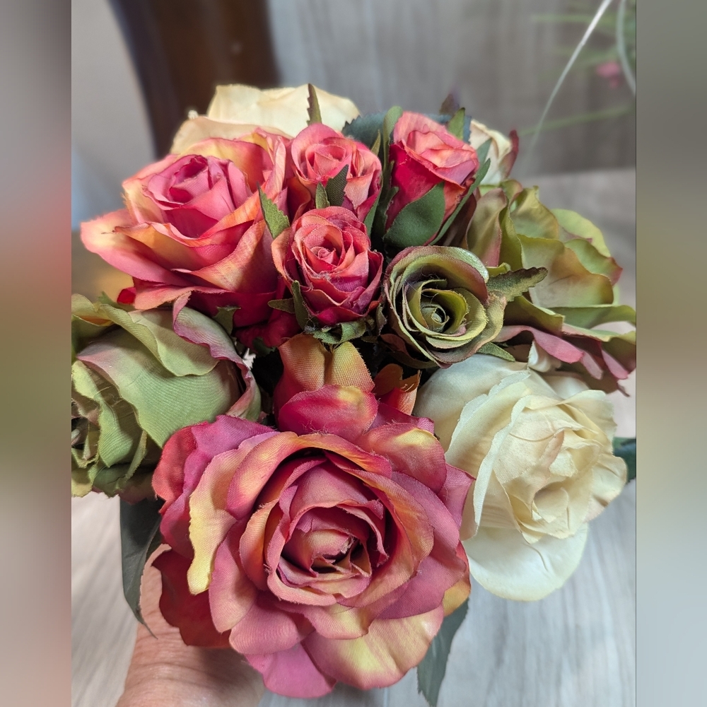Vintage Y2K Rose Bouquet Pink Cream Green Faux Silk Shabby Chic Feminine